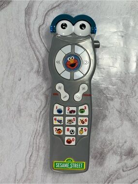 Sesame Street Elmo Silly Sounds Giggle Remote Fisher Price Mattel 2006